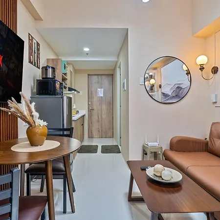 Mactan Cebu Cozy Relaxing Studio With Pool View Balcony