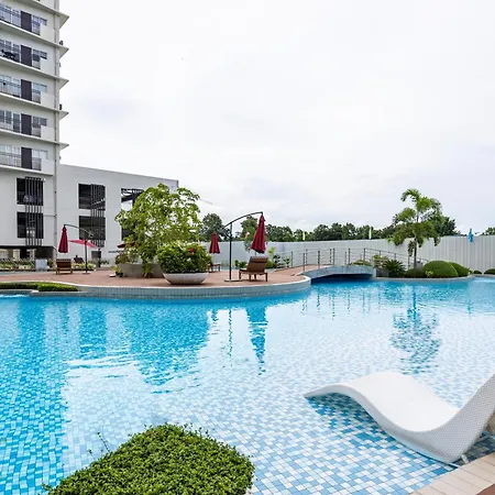 Mactan Cebu Cozy Relaxing Studio With Pool View Balcony